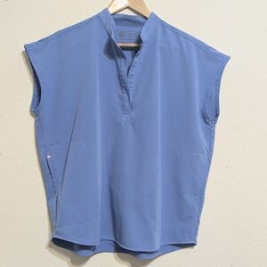 FIGS Rafaela Scrub Oversized Medium Top light Blue Medical Healthcare Nurse